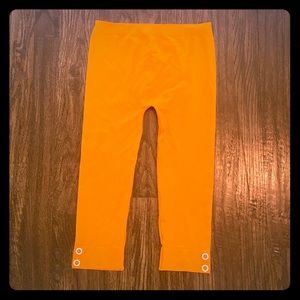 🍊 orange leggings